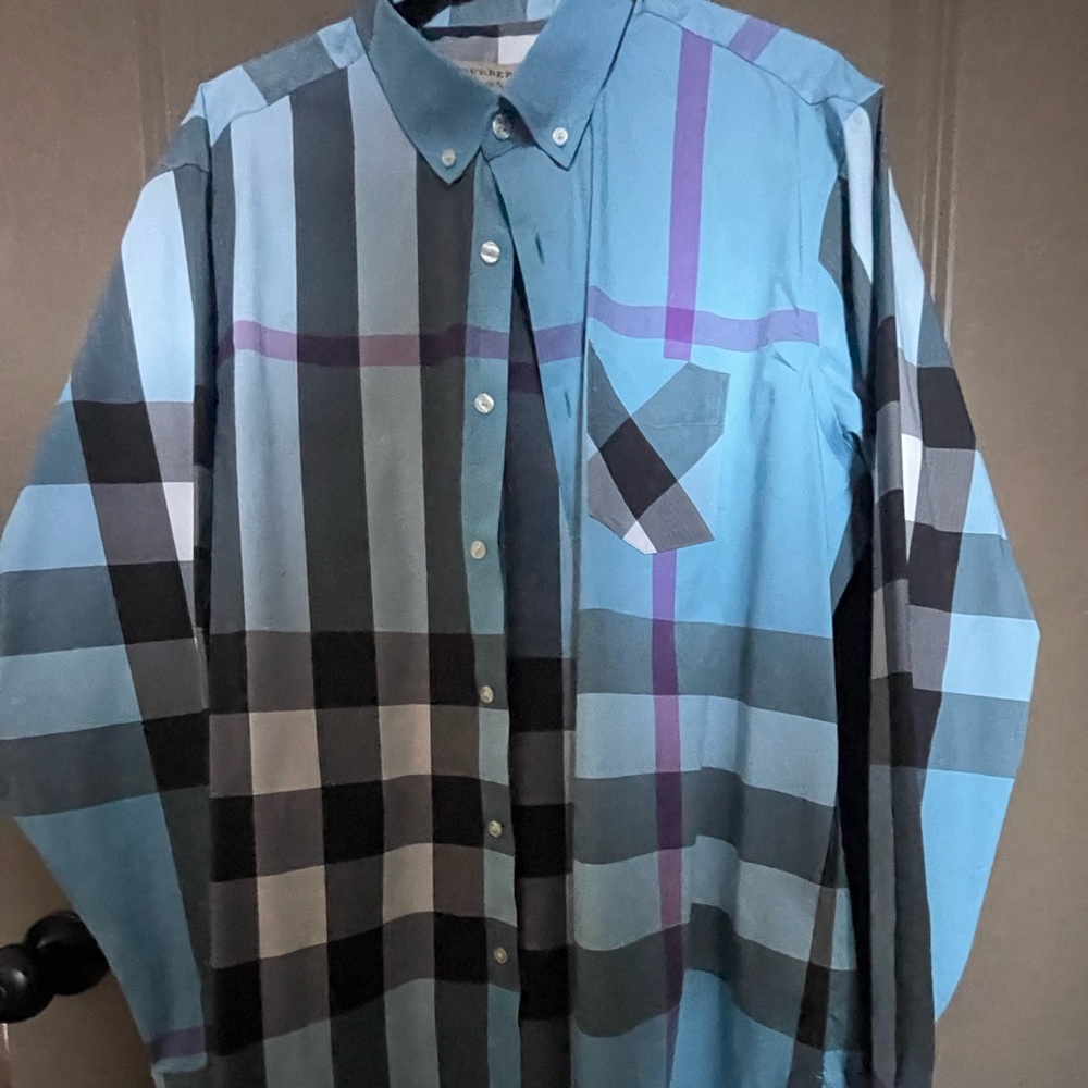MENS BURBERRY LONG SLEEVE BUTTON DOWN SHIRT.